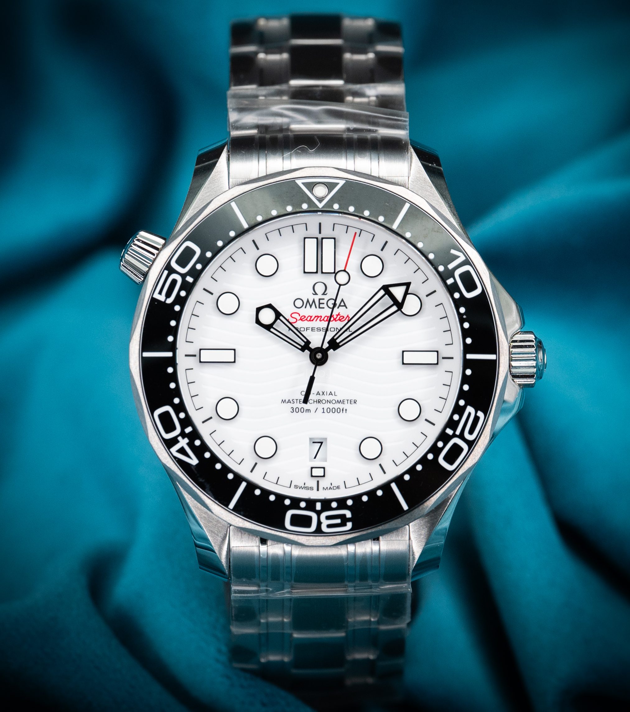 Omega Seamaster Diver 300M White Dial "Great White" 42MM - 210.30.42.20.04.001