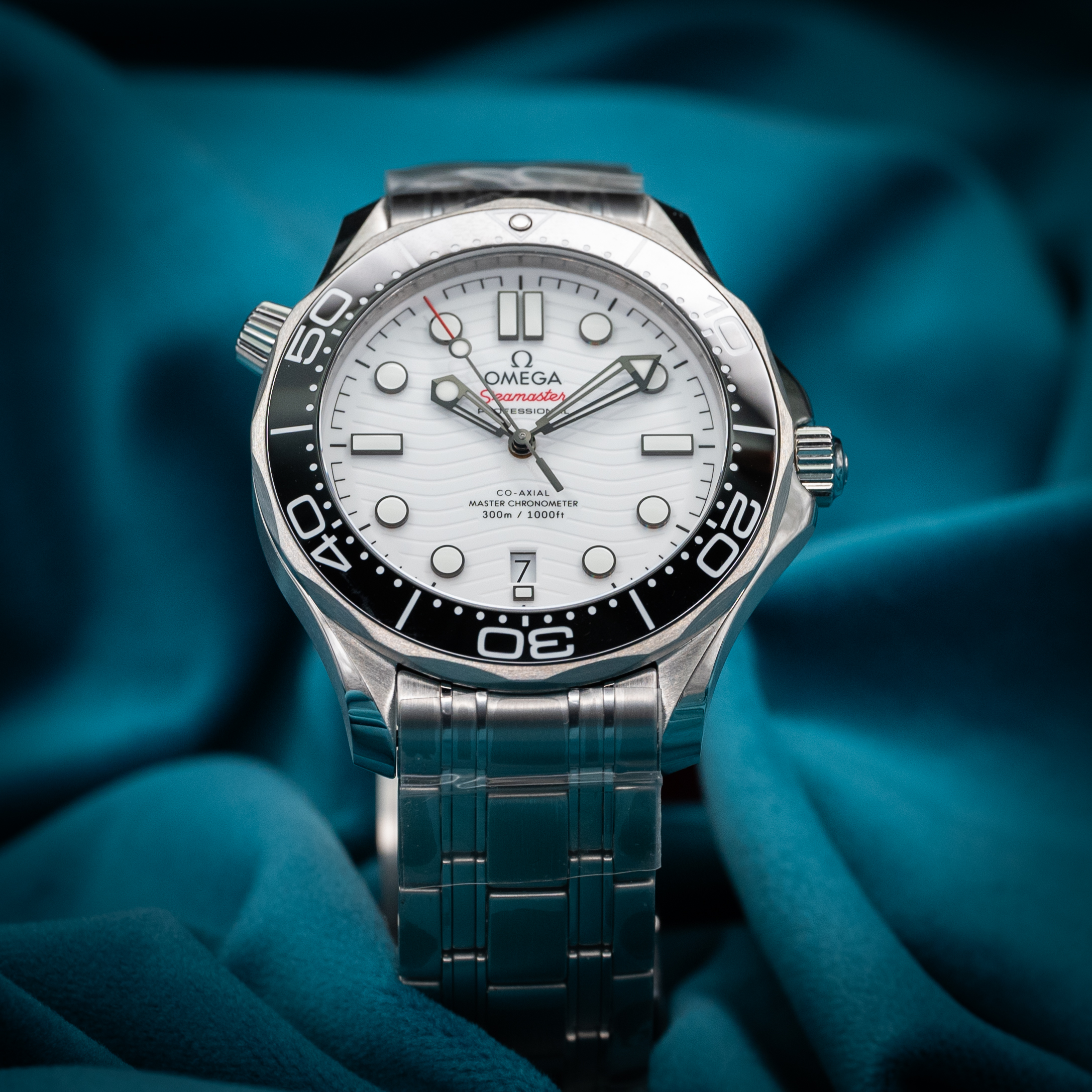 Omega Seamaster Diver 300M White Dial "Great White" 42MM - 210.30.42.20.04.001 - Image 3