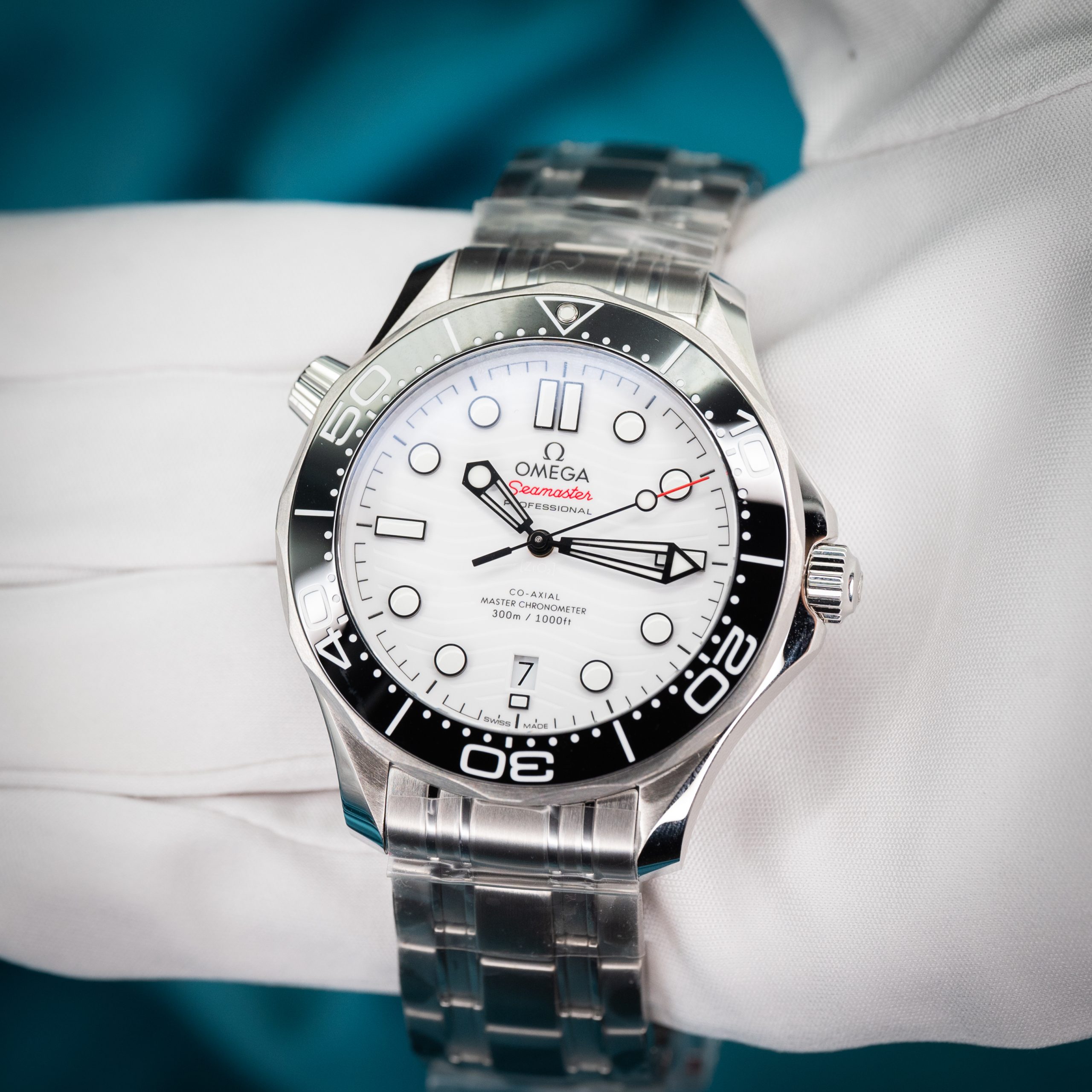 Omega Seamaster Diver 300M White Dial "Great White" 42MM - 210.30.42.20.04.001 - Image 6