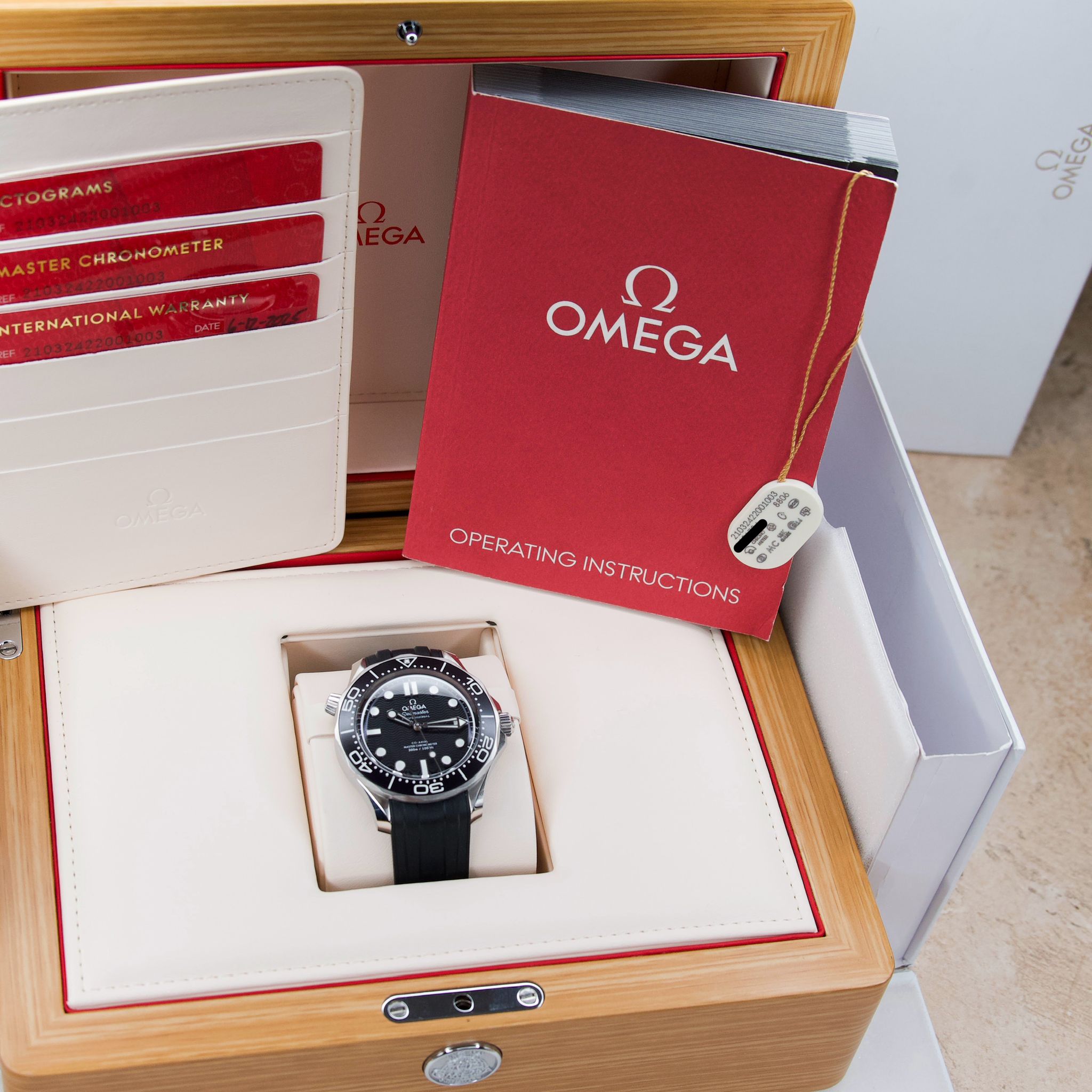 Omega Seamaster Diver 300M Black Dial New Wave No Date 42mm - 210.32.42.20.01.003 - Image 2