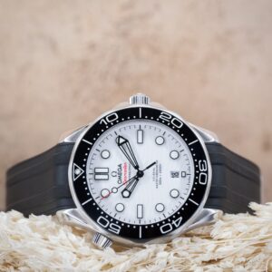 Omega Seamaster Diver 300M White Dial “Great White” Rubber Strap 42mm – 210.32.42.20.04.001