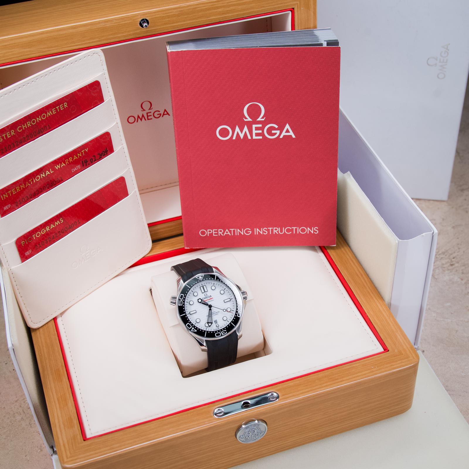 Omega Seamaster Diver 300M White Dial "Great White" Rubber Strap 42mm - 210.32.42.20.04.001 - Image 2