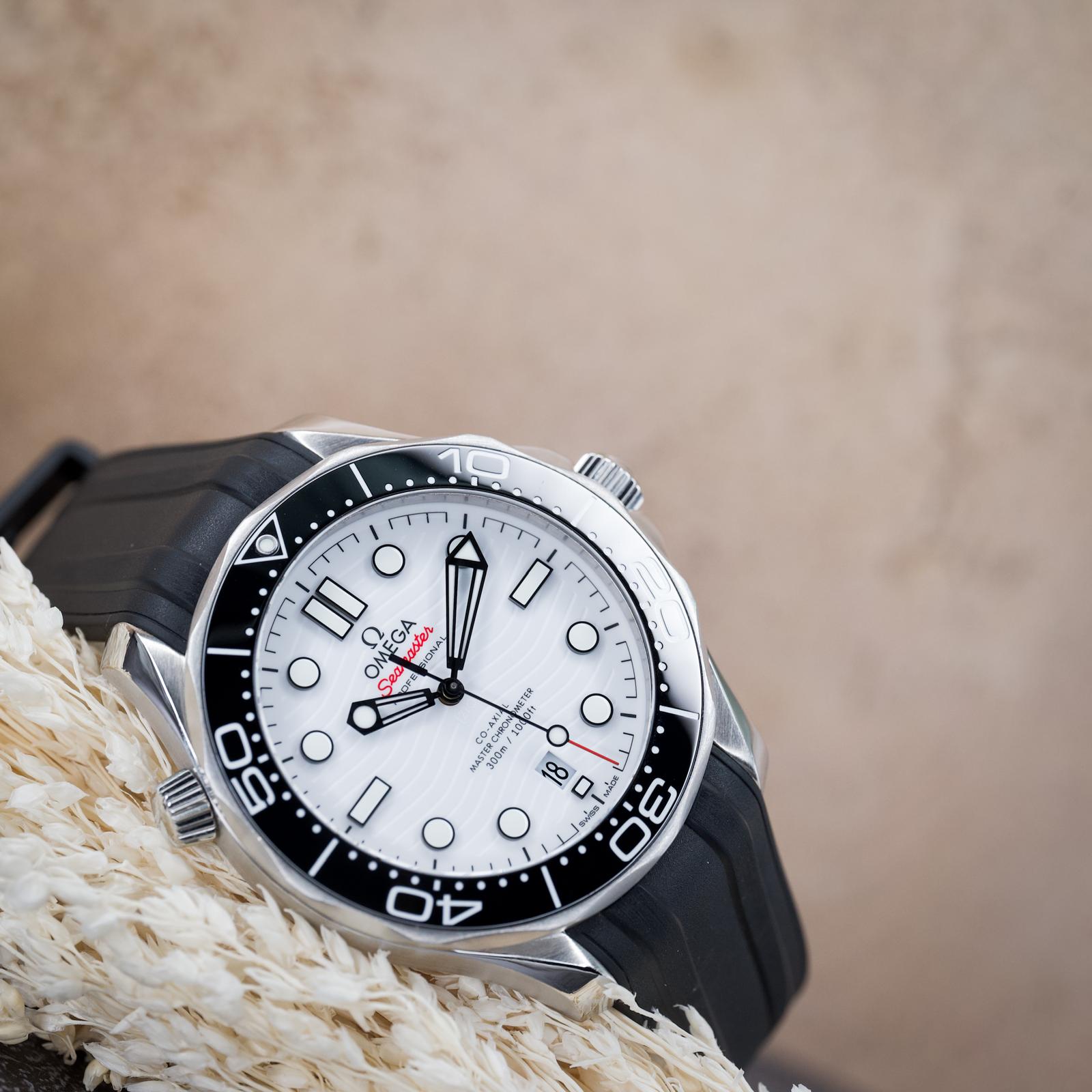 Omega Seamaster Diver 300M White Dial "Great White" Rubber Strap 42mm - 210.32.42.20.04.001 - Image 12